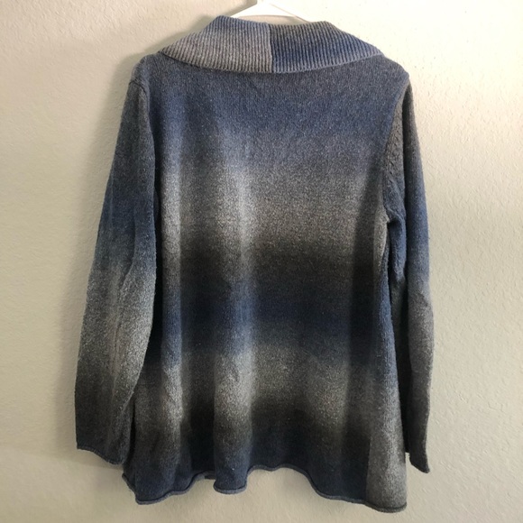 Shades of blue and gray like the sky, the perfect sweater for any season. - Picture 3 of 4